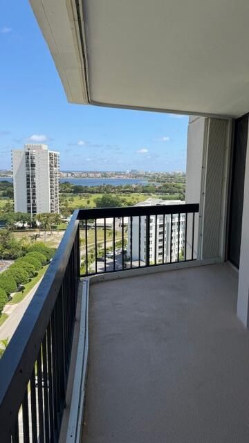 2425 Presidential Way Way, Unit 1703, West Palm Beach, FL 33401 Photo