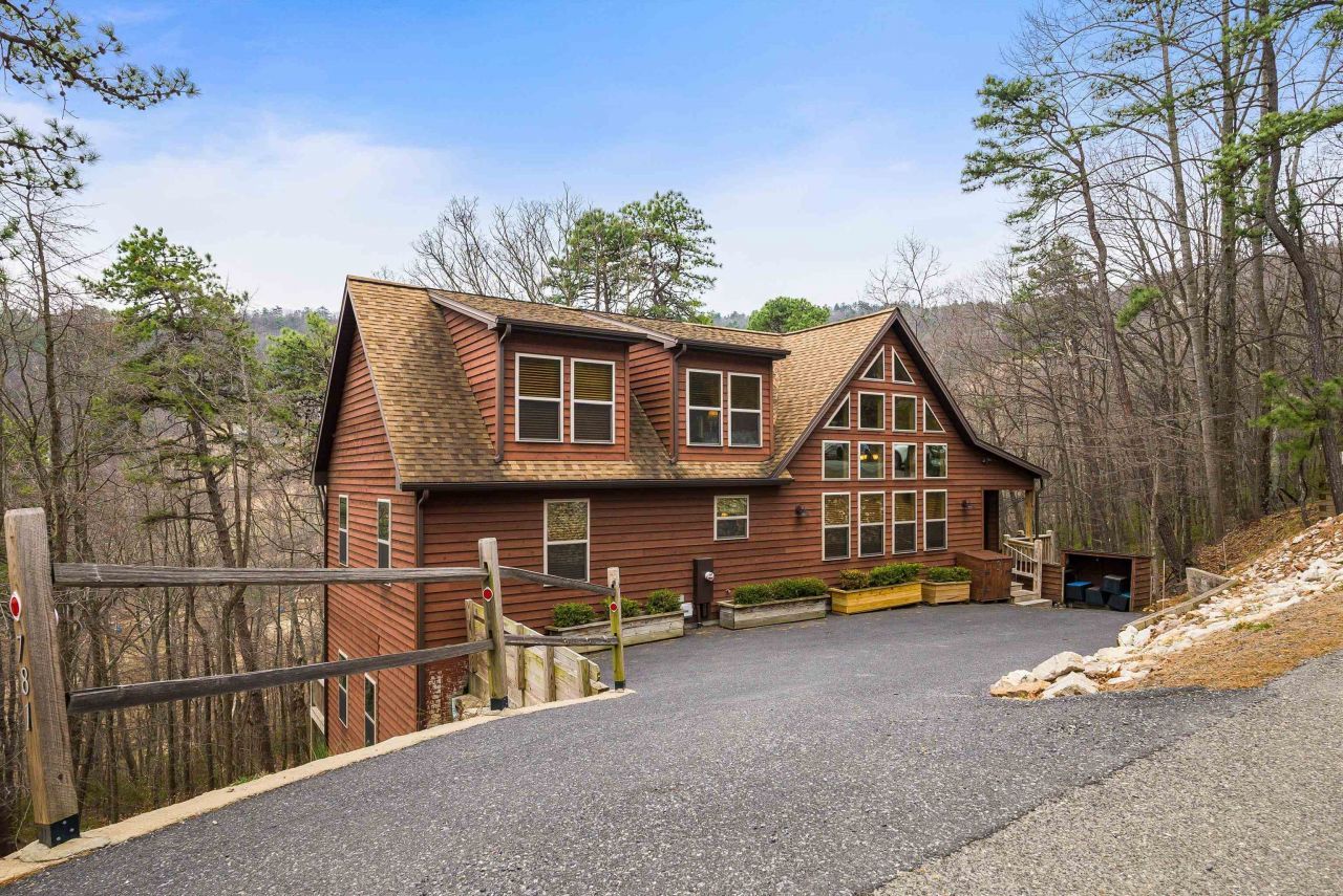 781 RAINIER RD primary photo