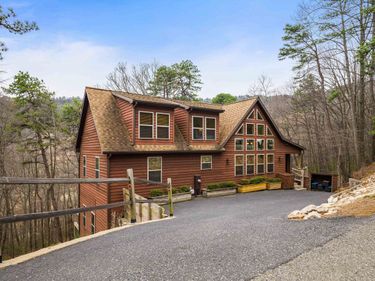 781 RAINIER RD, MCGAHEYSVILLE, VA 22840