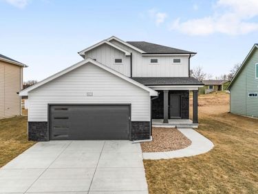 921 Arlene Circle, Papillion, NE 68046