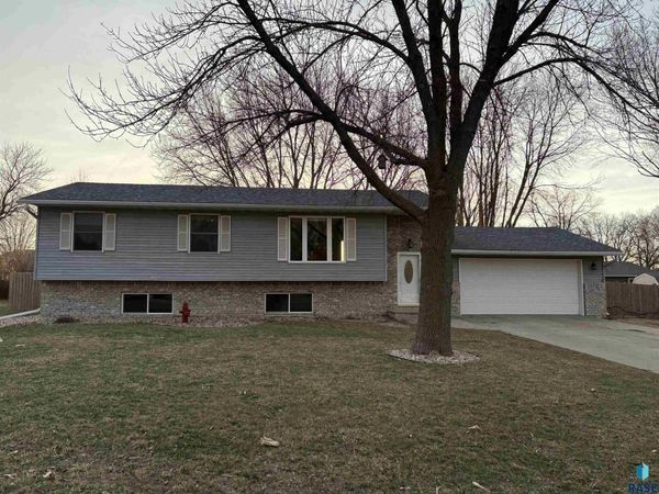 902 SE 5th Ave, Pipestone, SD 56164
