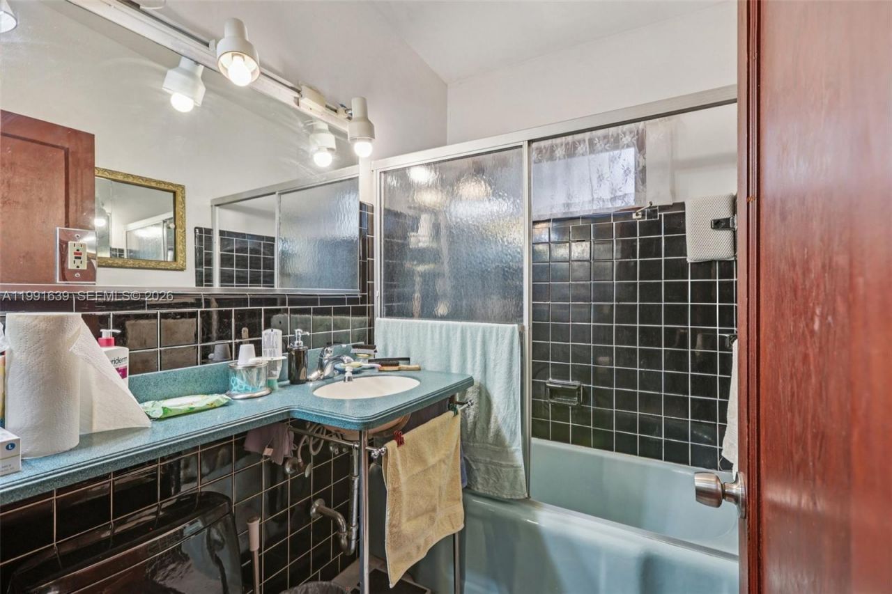 272 W 46th St , Hialeah, FL 33012 Photo