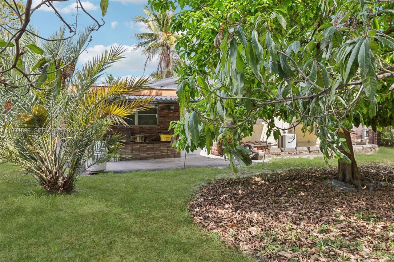 272 W 46th St , Hialeah, FL 33012 Photo