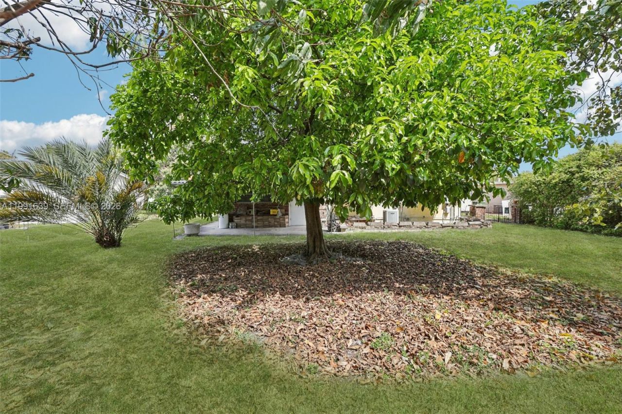 272 W 46th St , Hialeah, FL 33012 Photo