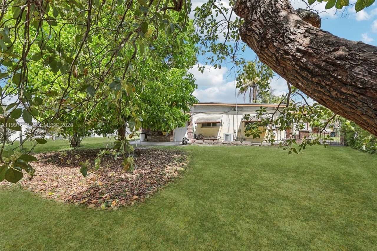 272 W 46th St , Hialeah, FL 33012 Photo