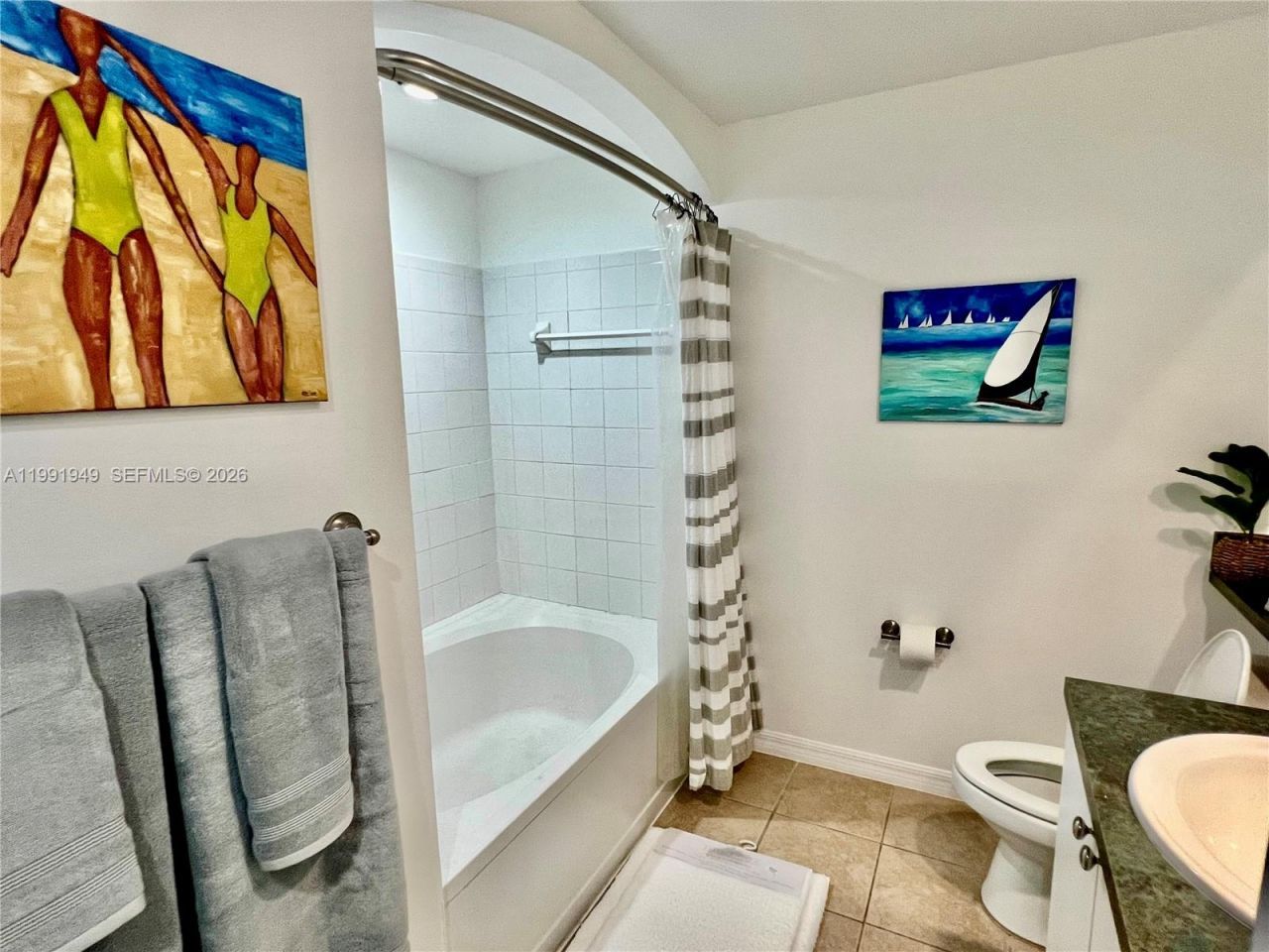 9172 Collins Ave, Unit 305, Surfside, FL 33154 Photo