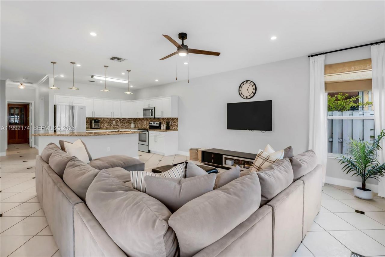 15862 SW 24th St , Miramar, FL 33027 Photo