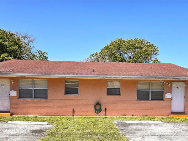 211 SE 10th St , Hallandale Beach, FL 33009