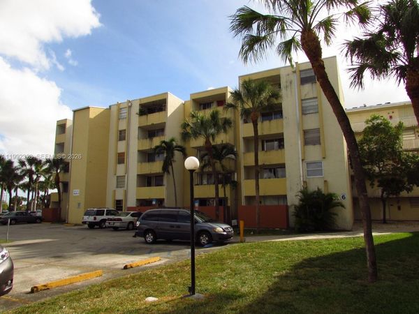 10090 NW 80th Ct, Unit 1560, Hialeah Gardens, FL 33016