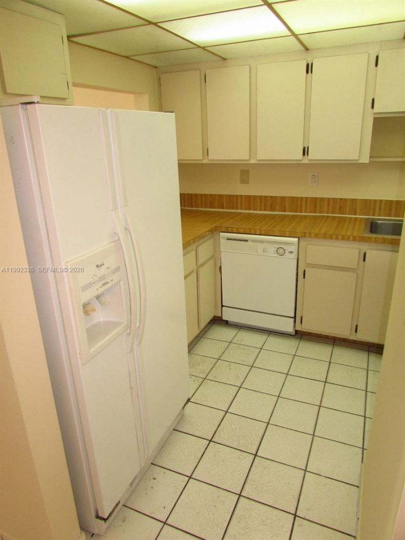 10090 NW 80th Ct, Unit 1560, Hialeah Gardens, FL 33016 Photo