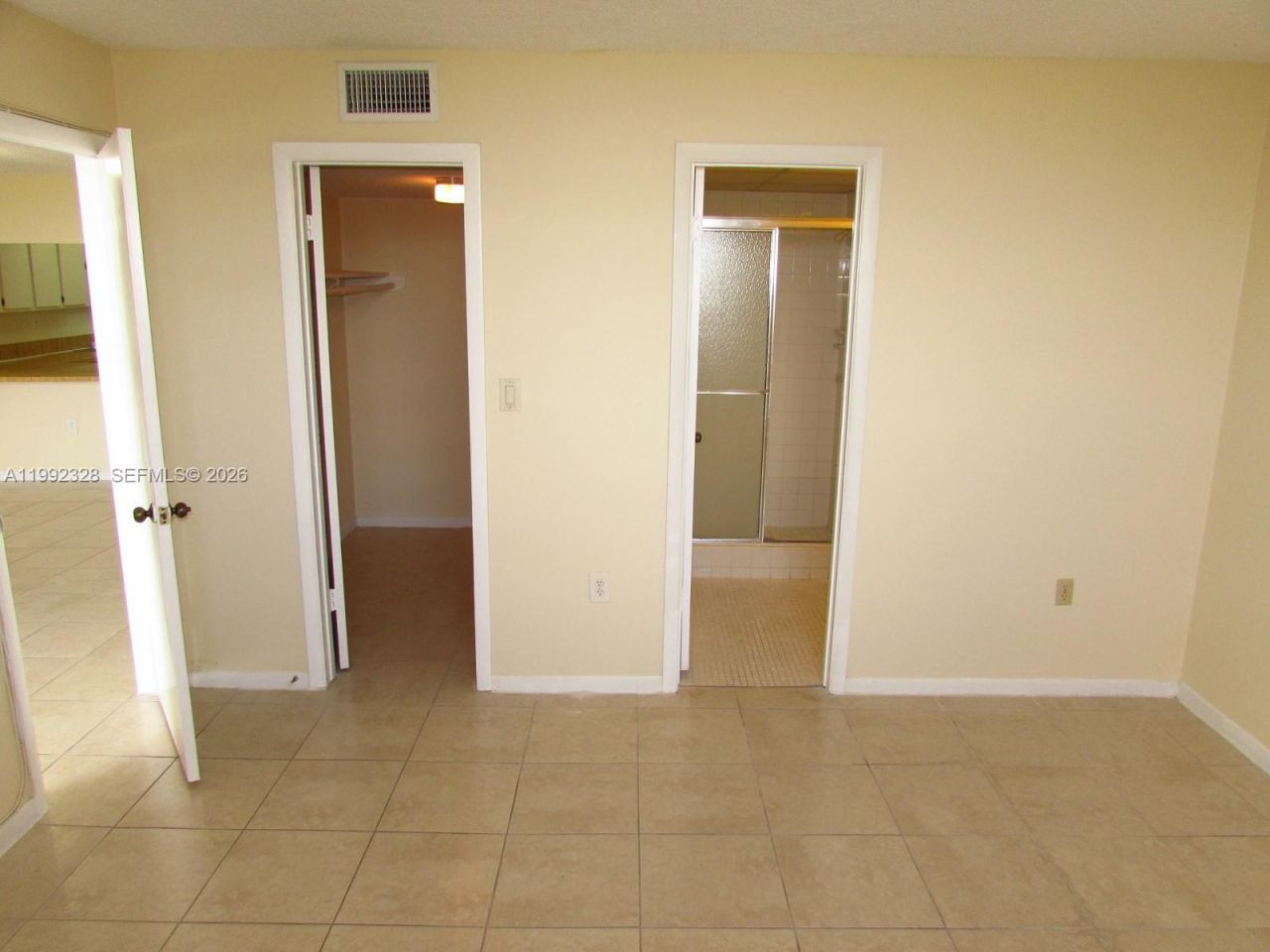 10090 NW 80th Ct, Unit 1560, Hialeah Gardens, FL 33016 Photo