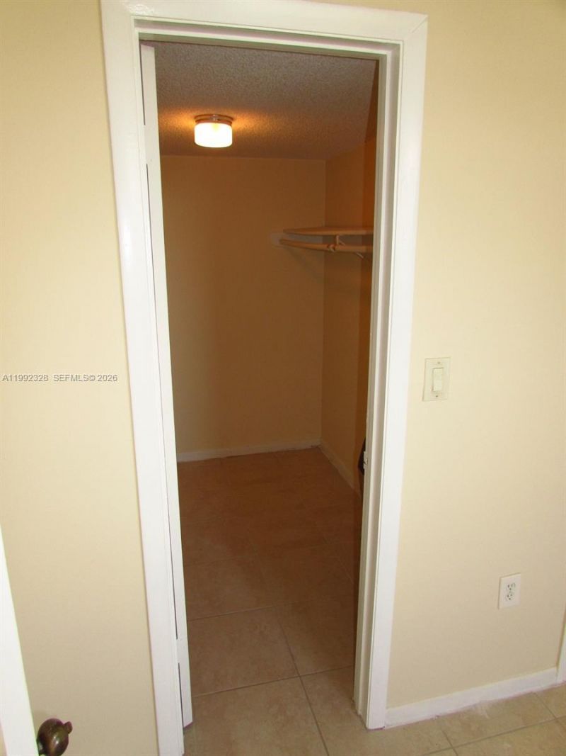 10090 NW 80th Ct, Unit 1560, Hialeah Gardens, FL 33016 Photo