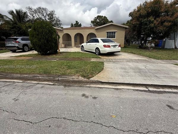 4998 SW 8th Ct , Margate, FL 33068