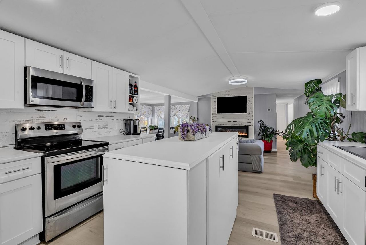 170 Braddock Ct.  Photo 10