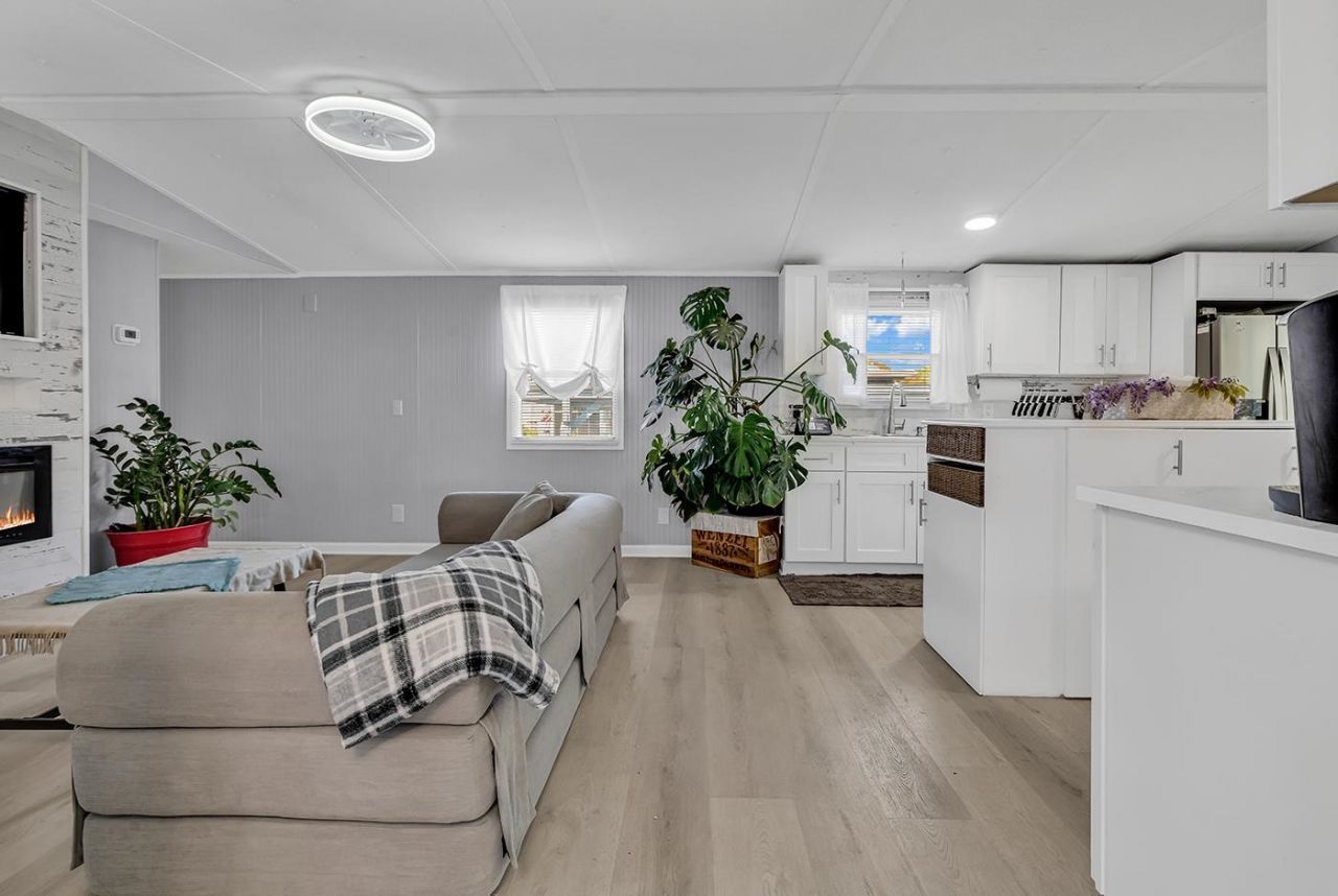 170 Braddock Ct.  Photo 6