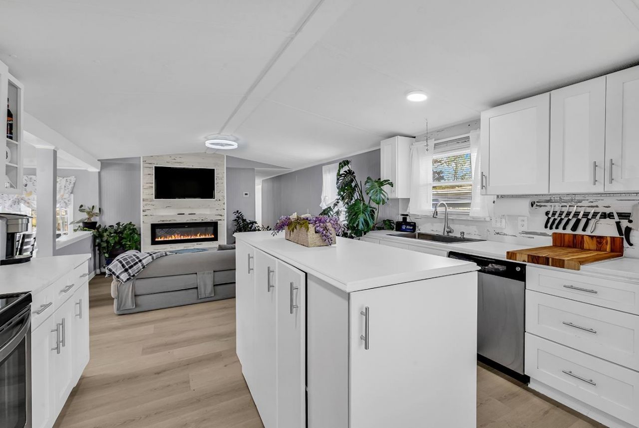 170 Braddock Ct.  Photo 8