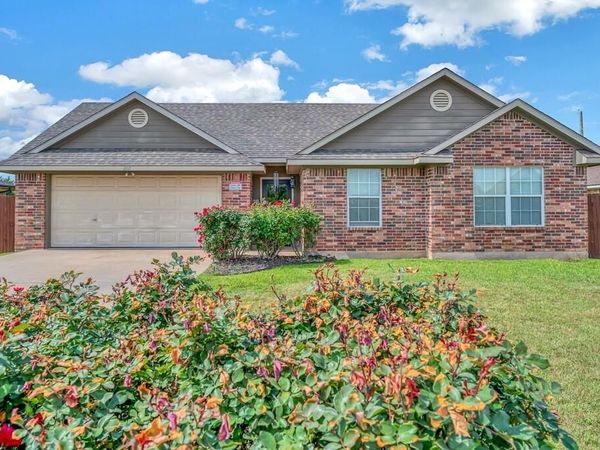 202 Wildcat Drive , Lacy Lakeview, TX 76705