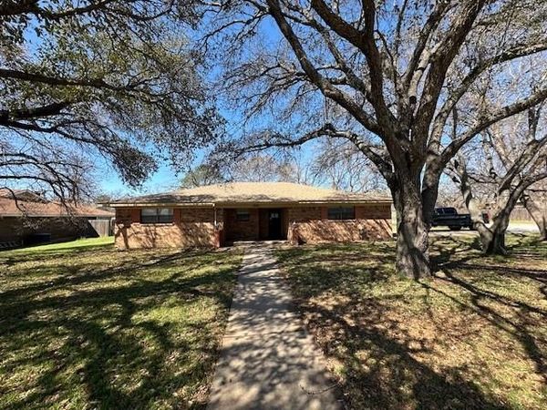 1200 Cliff Drive , Graham, TX 76450