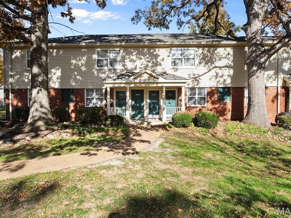 1530 Swallow Drive , Brentwood, MO 63144