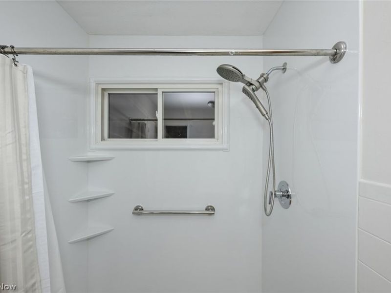 6369 Eldridge Boulevard , Bedford Heights, OH 44146 Photo 19