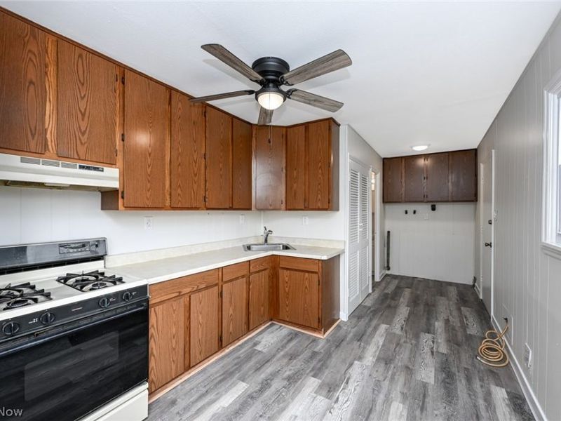 6369 Eldridge Boulevard , Bedford Heights, OH 44146 Photo 8