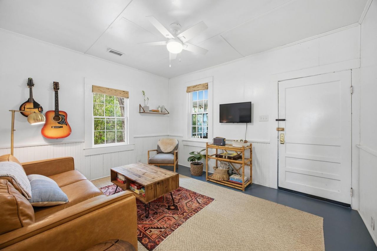 214 E Huron Avenue Photo 10