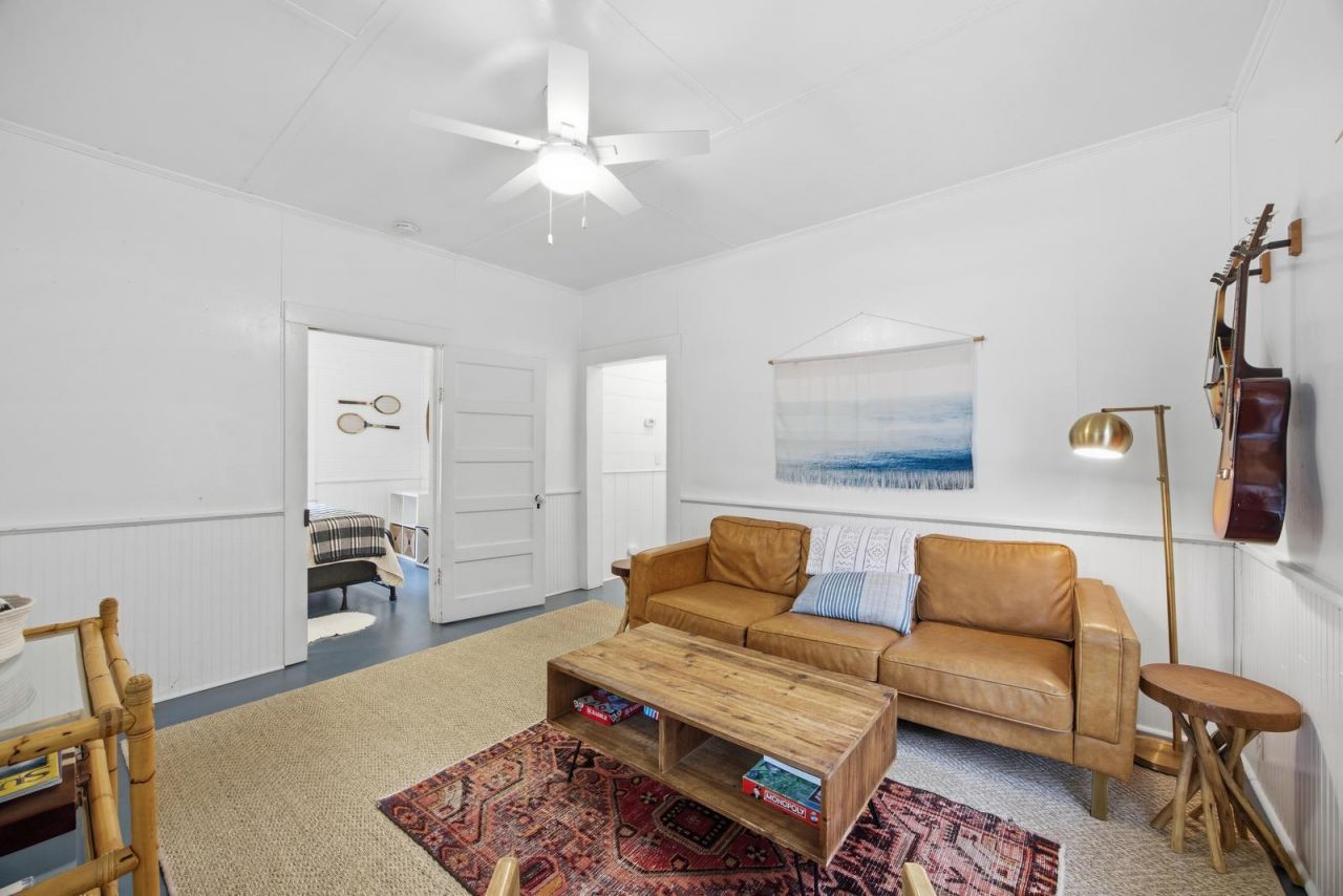 214 E Huron Avenue Photo 11