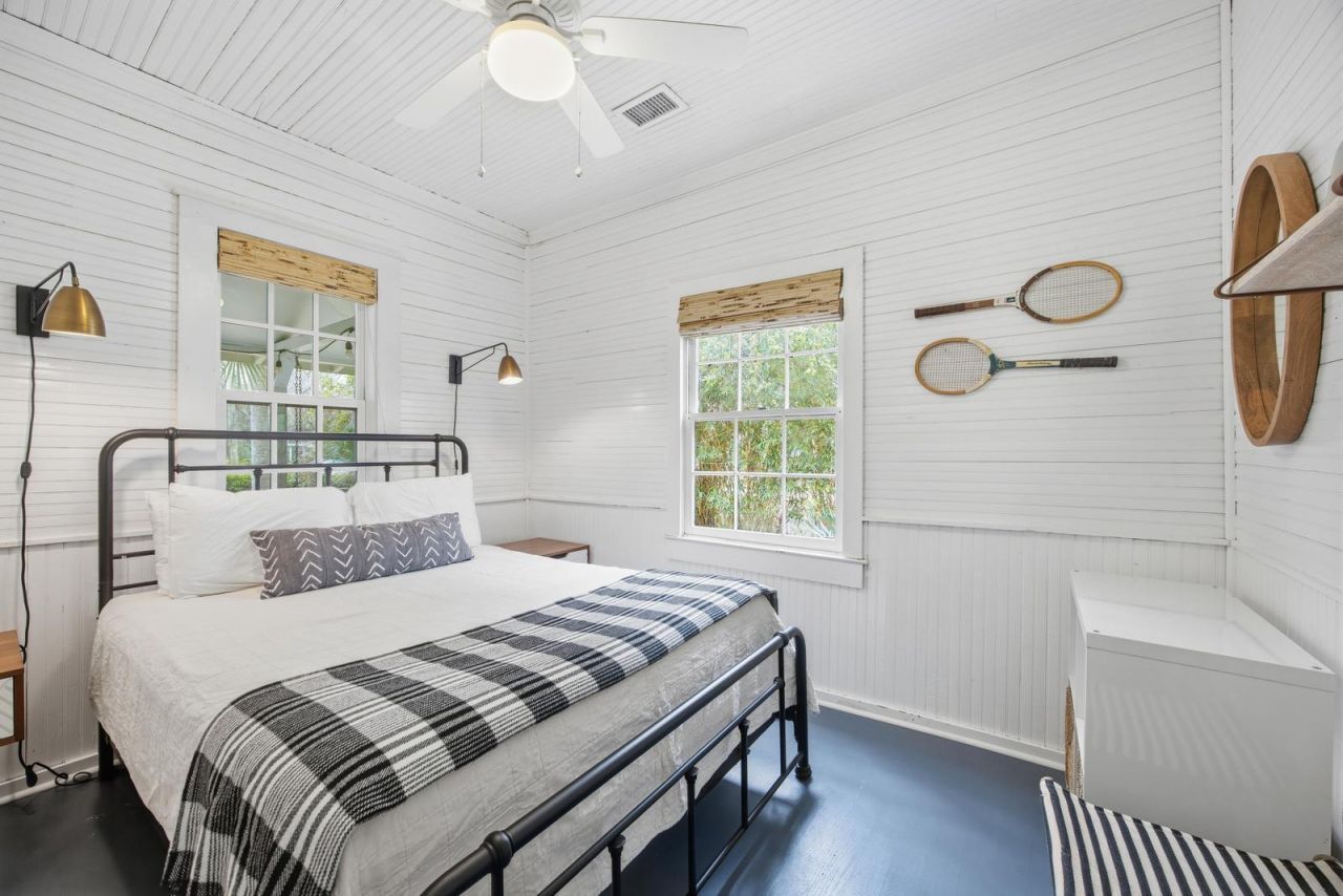 214 E Huron Avenue Photo 12