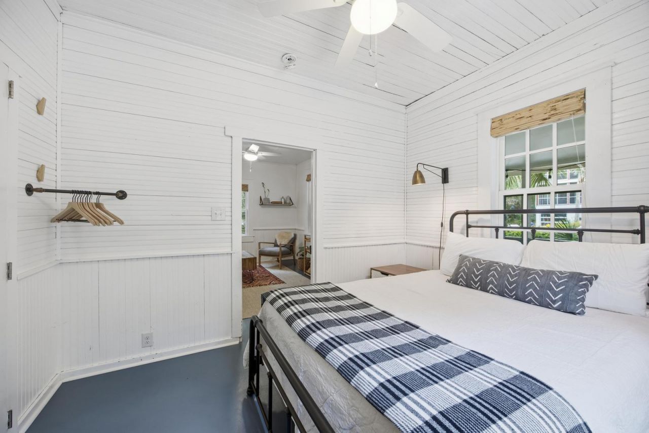 214 E Huron Avenue Photo 13