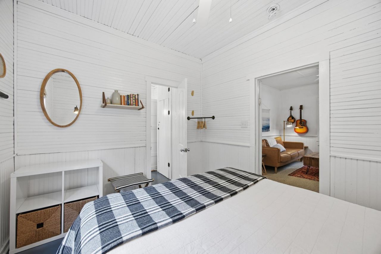 214 E Huron Avenue Photo 14