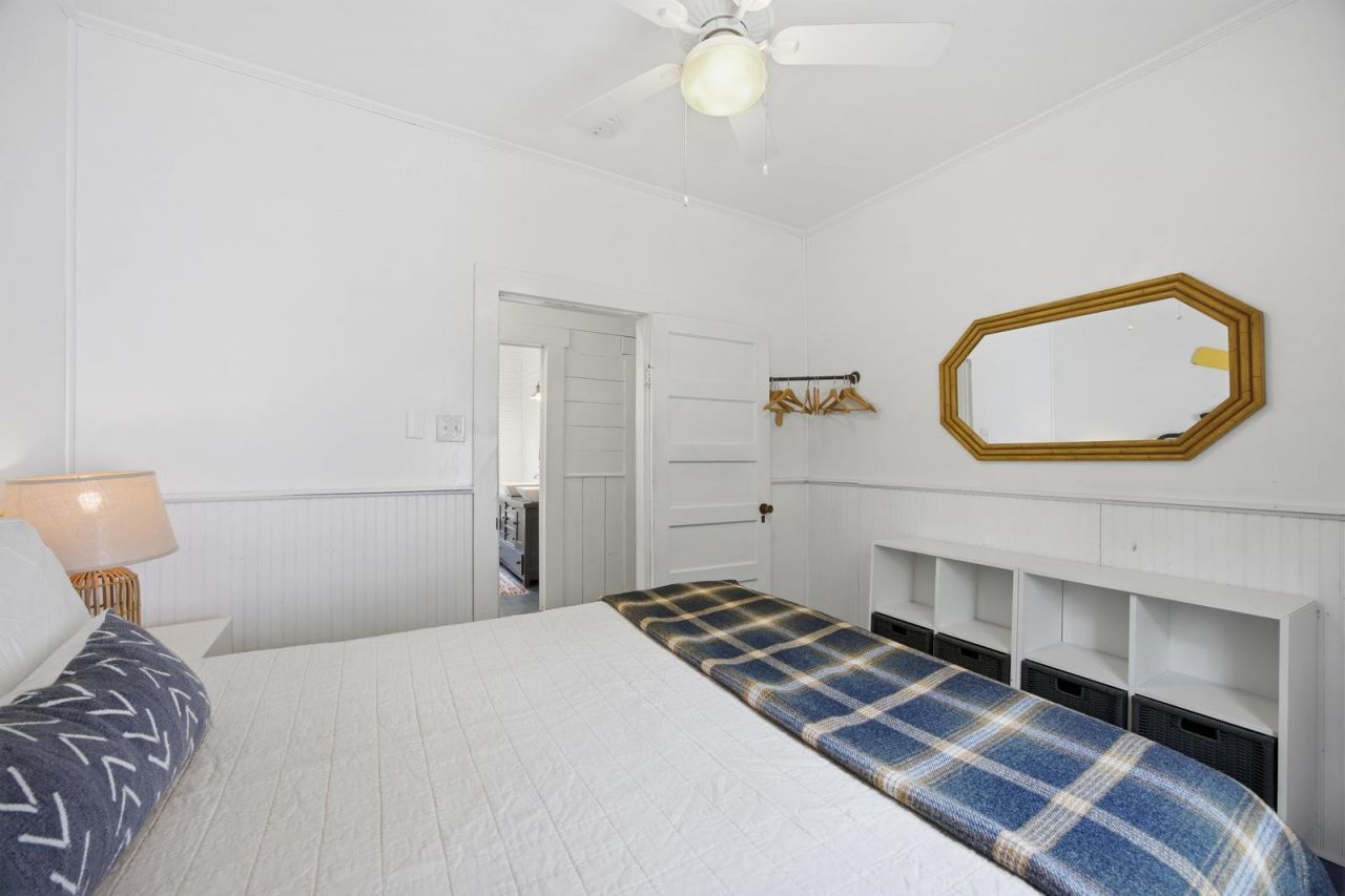 214 E Huron Avenue Photo 17