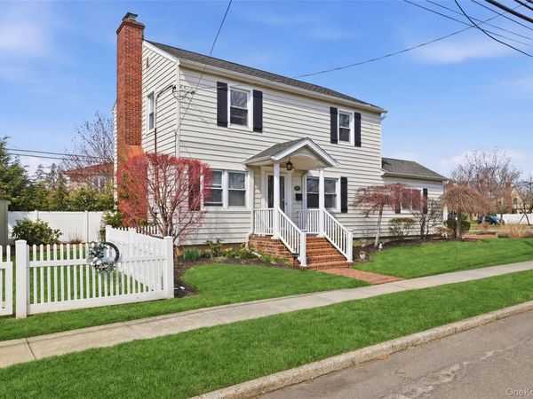 2450 Yorktown ST , Oceanside, NY 11572