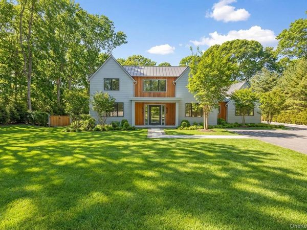 8 Ashwood Court, Southampton, NY 11968