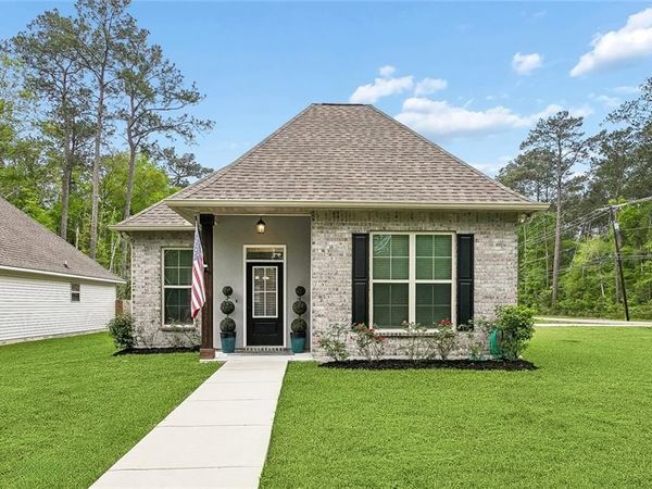 948 MCNAMARA Street, Mandeville, LA 70448