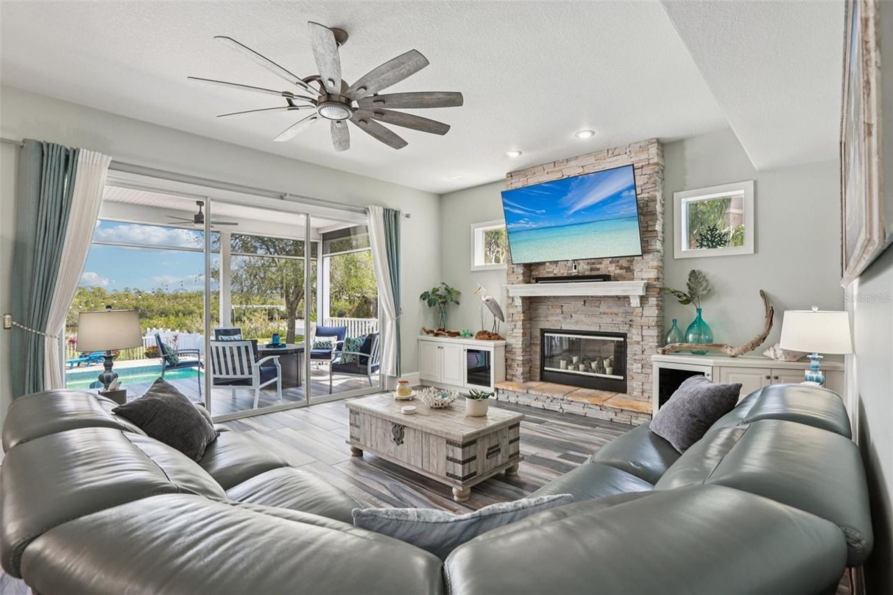 8107 Sierra Manor Lane, Tampa, FL 33635 Photo