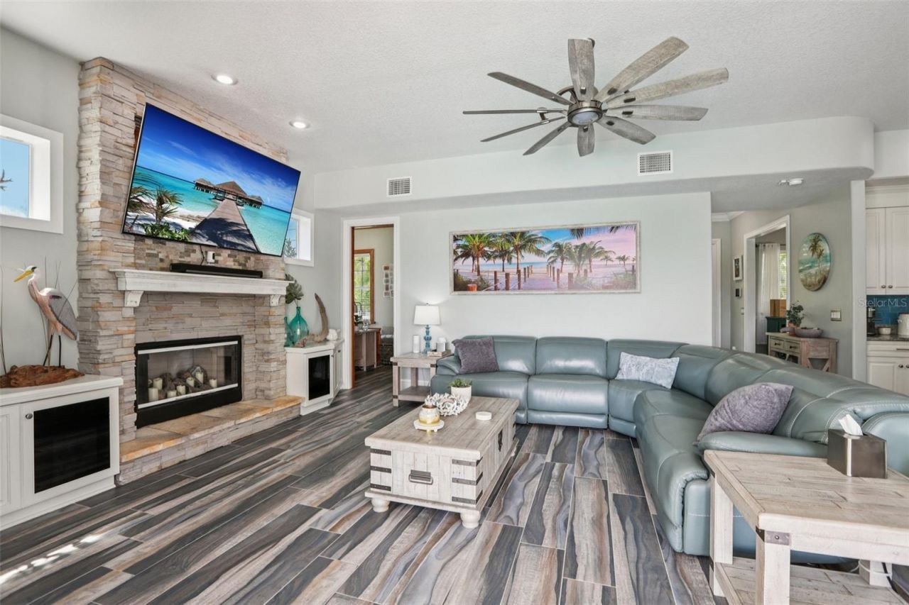 8107 Sierra Manor Lane, Tampa, FL 33635 Photo