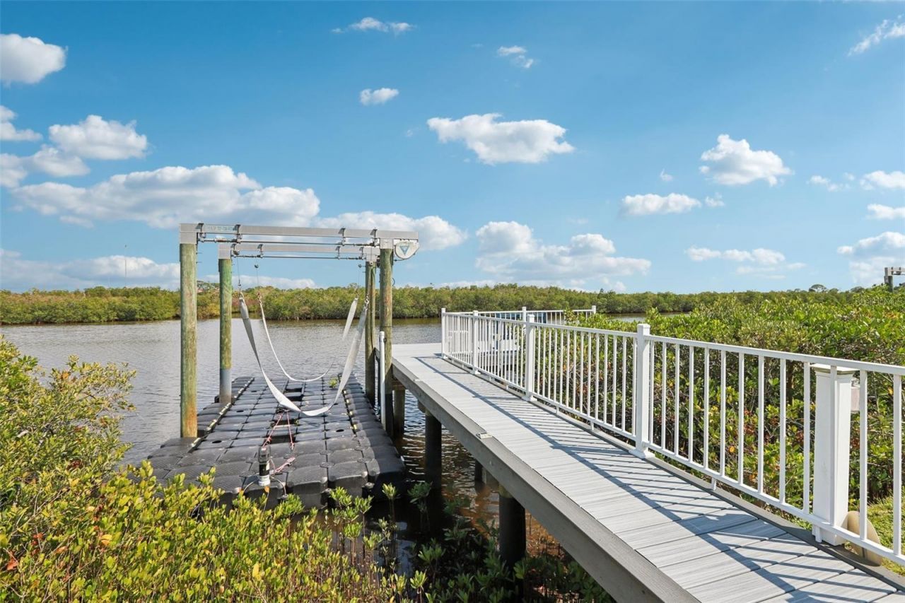 8107 Sierra Manor Lane, Tampa, FL 33635 Photo