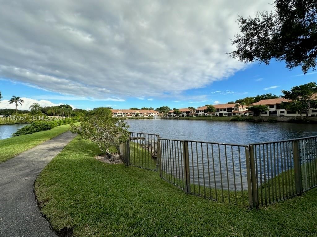 3309 Water Oak Dr , Unit 1304, Hollywood, FL 33021 Photo