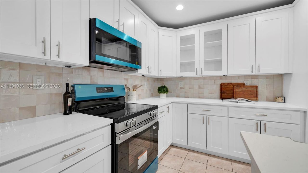 9131 N Lake Miramar Cir , Miramar, FL 33025 Photo