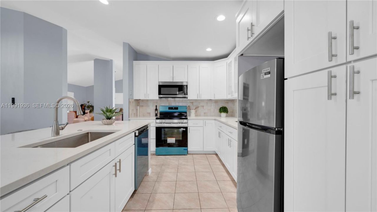 9131 N Lake Miramar Cir , Miramar, FL 33025 Photo