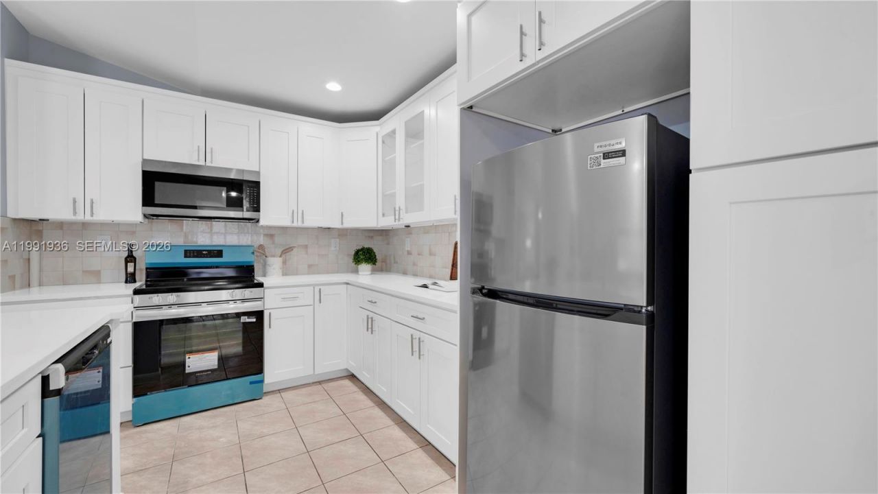 9131 N Lake Miramar Cir , Miramar, FL 33025 Photo