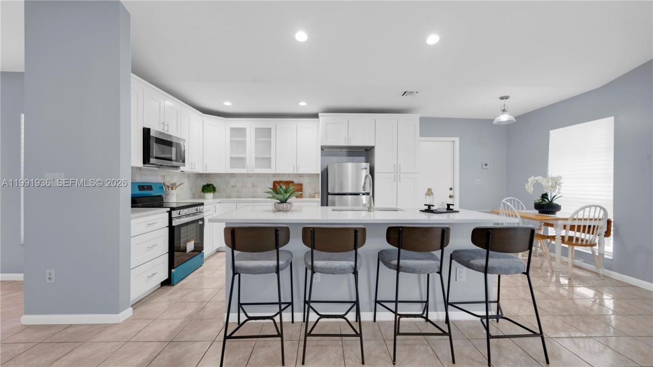 9131 N Lake Miramar Cir , Miramar, FL 33025 Photo