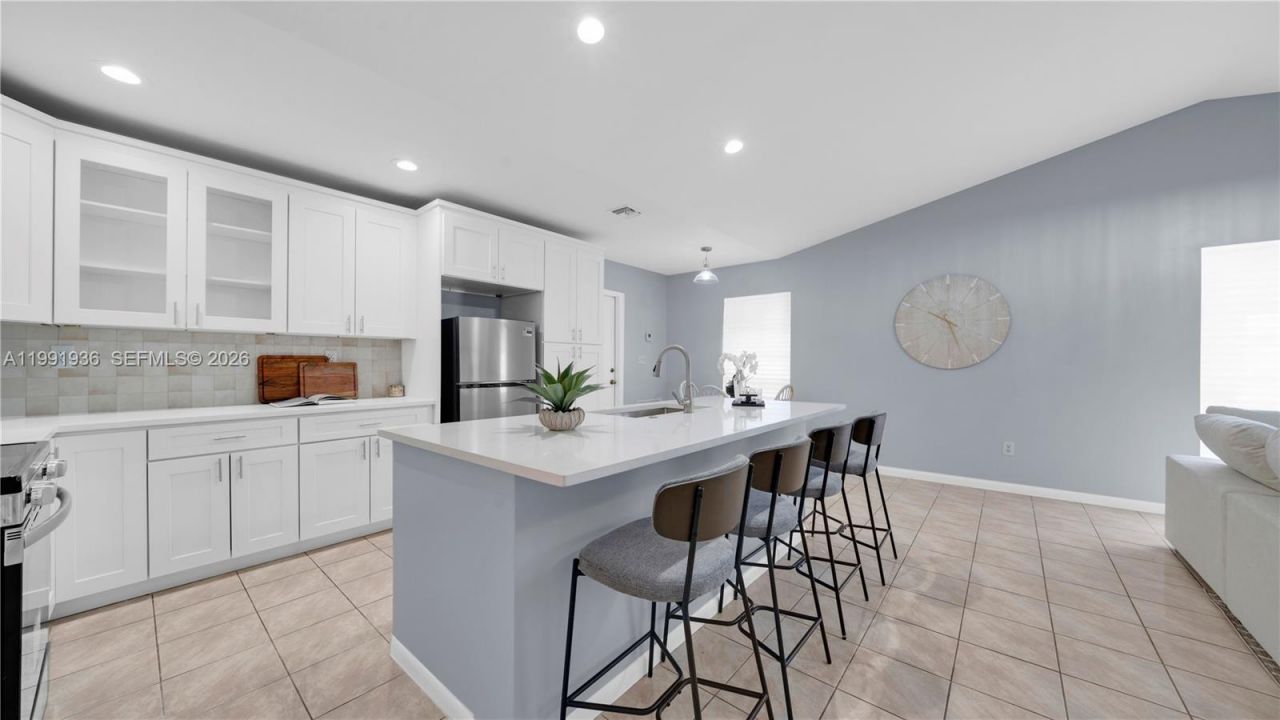 9131 N Lake Miramar Cir , Miramar, FL 33025 Photo