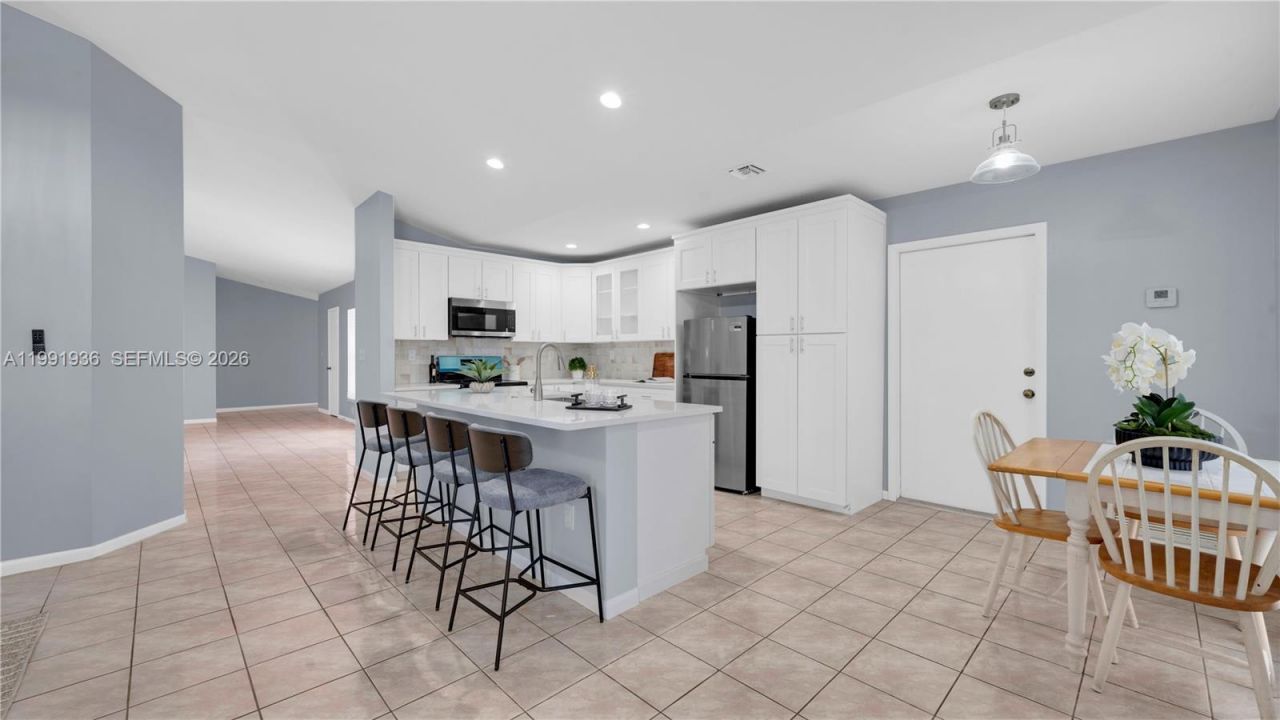 9131 N Lake Miramar Cir , Miramar, FL 33025 Photo