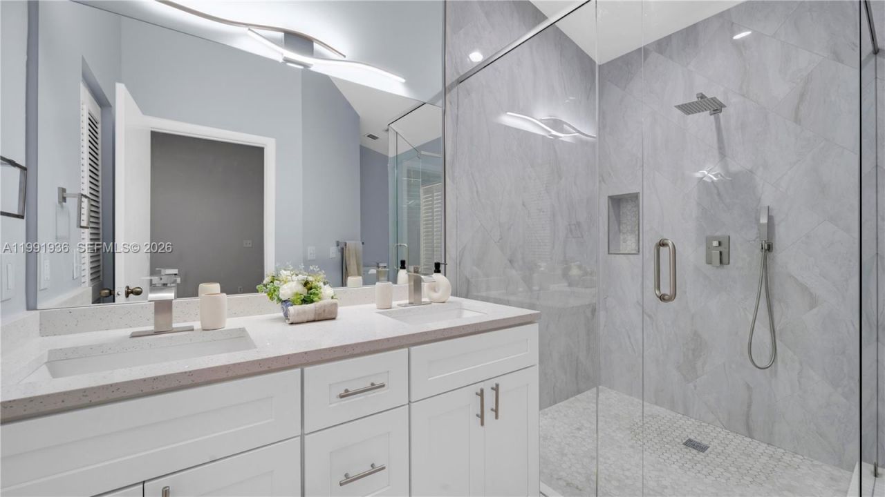 9131 N Lake Miramar Cir , Miramar, FL 33025 Photo