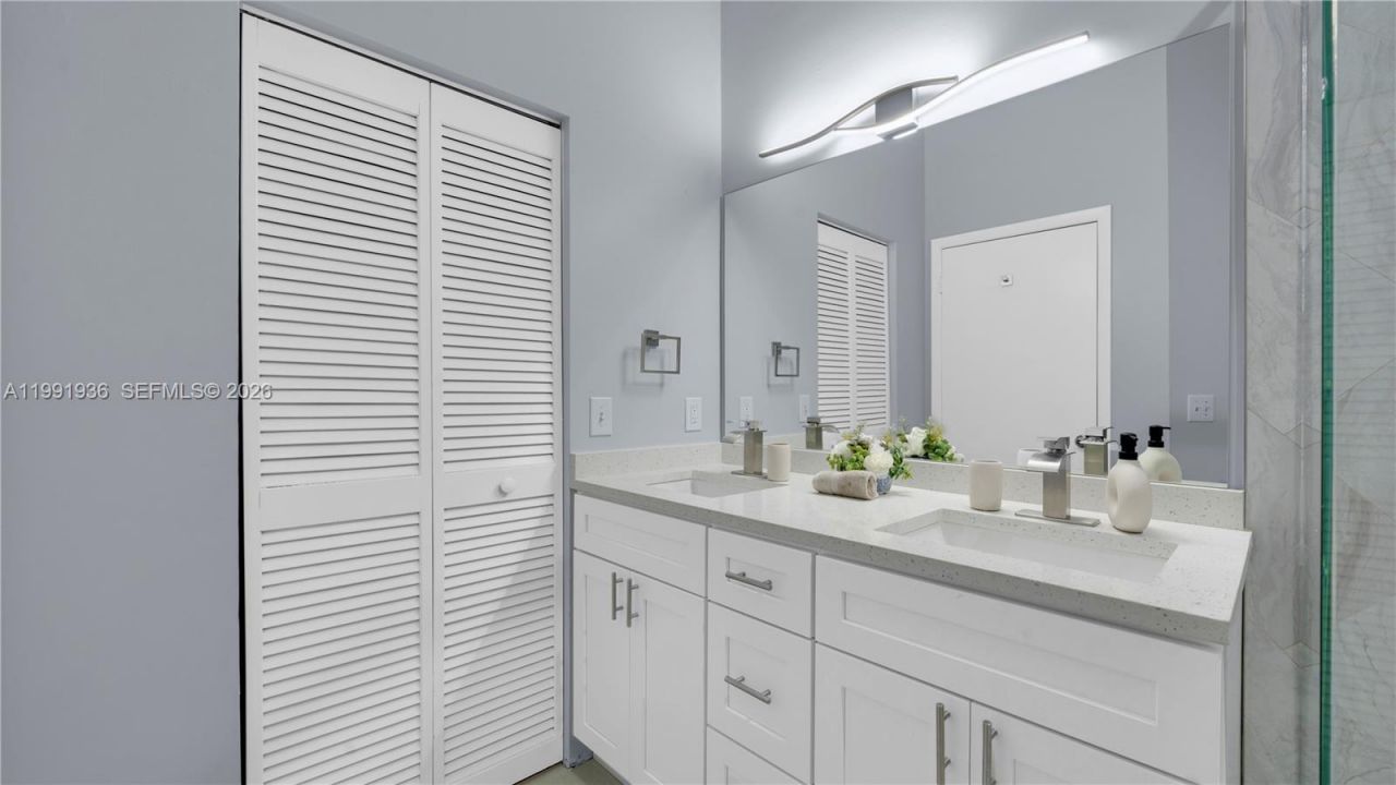 9131 N Lake Miramar Cir , Miramar, FL 33025 Photo