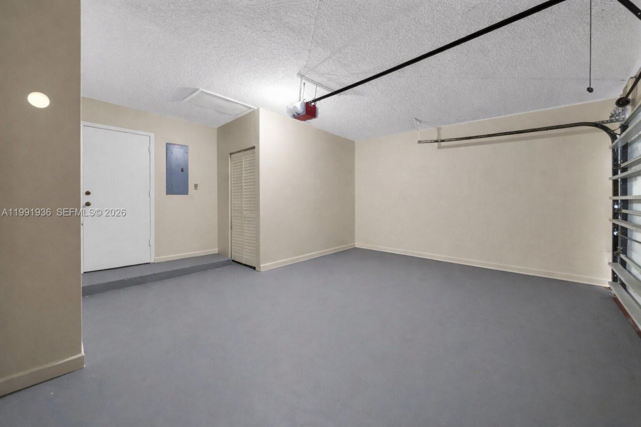 9131 N Lake Miramar Cir , Miramar, FL 33025 Photo