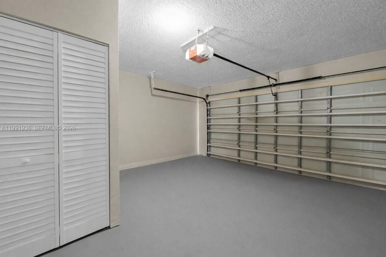 9131 N Lake Miramar Cir , Miramar, FL 33025 Photo