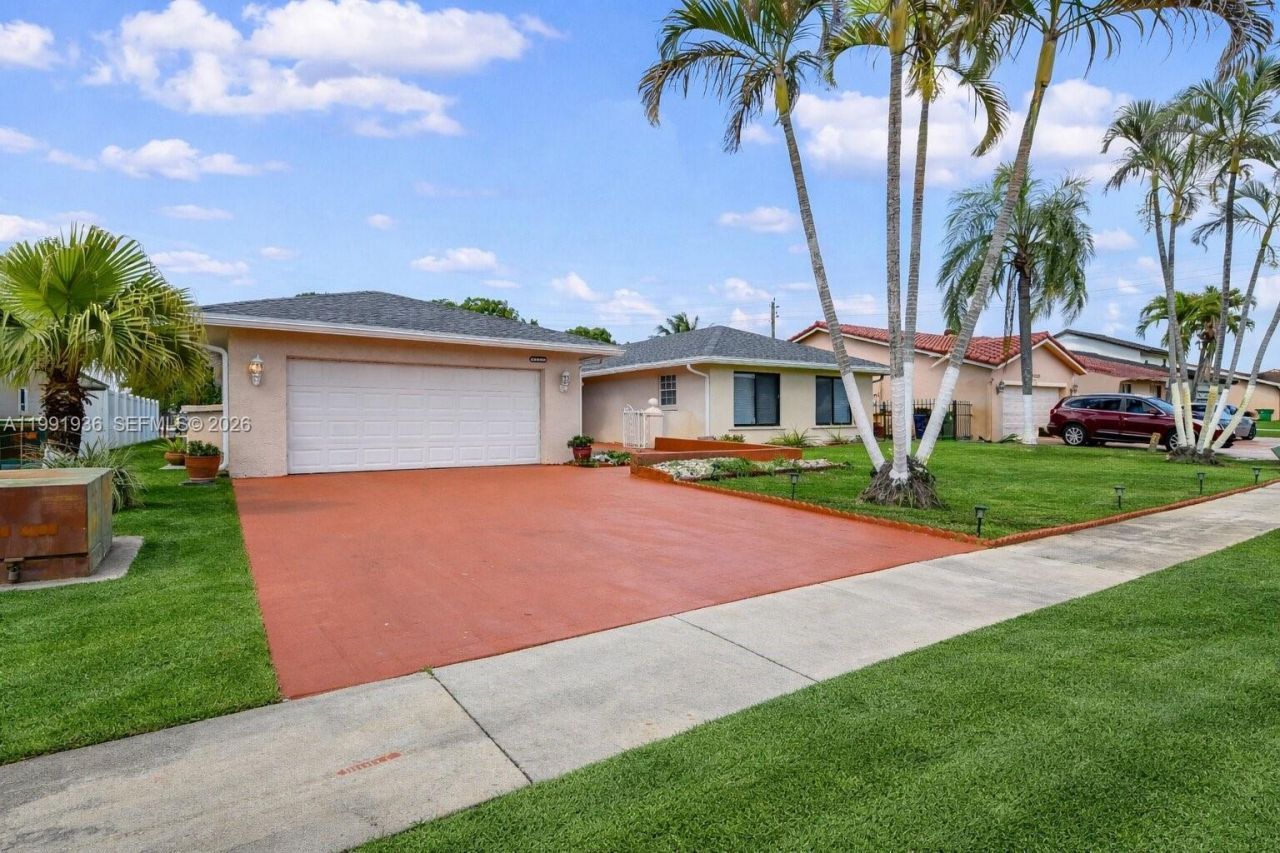 9131 N Lake Miramar Cir , Miramar, FL 33025 Photo