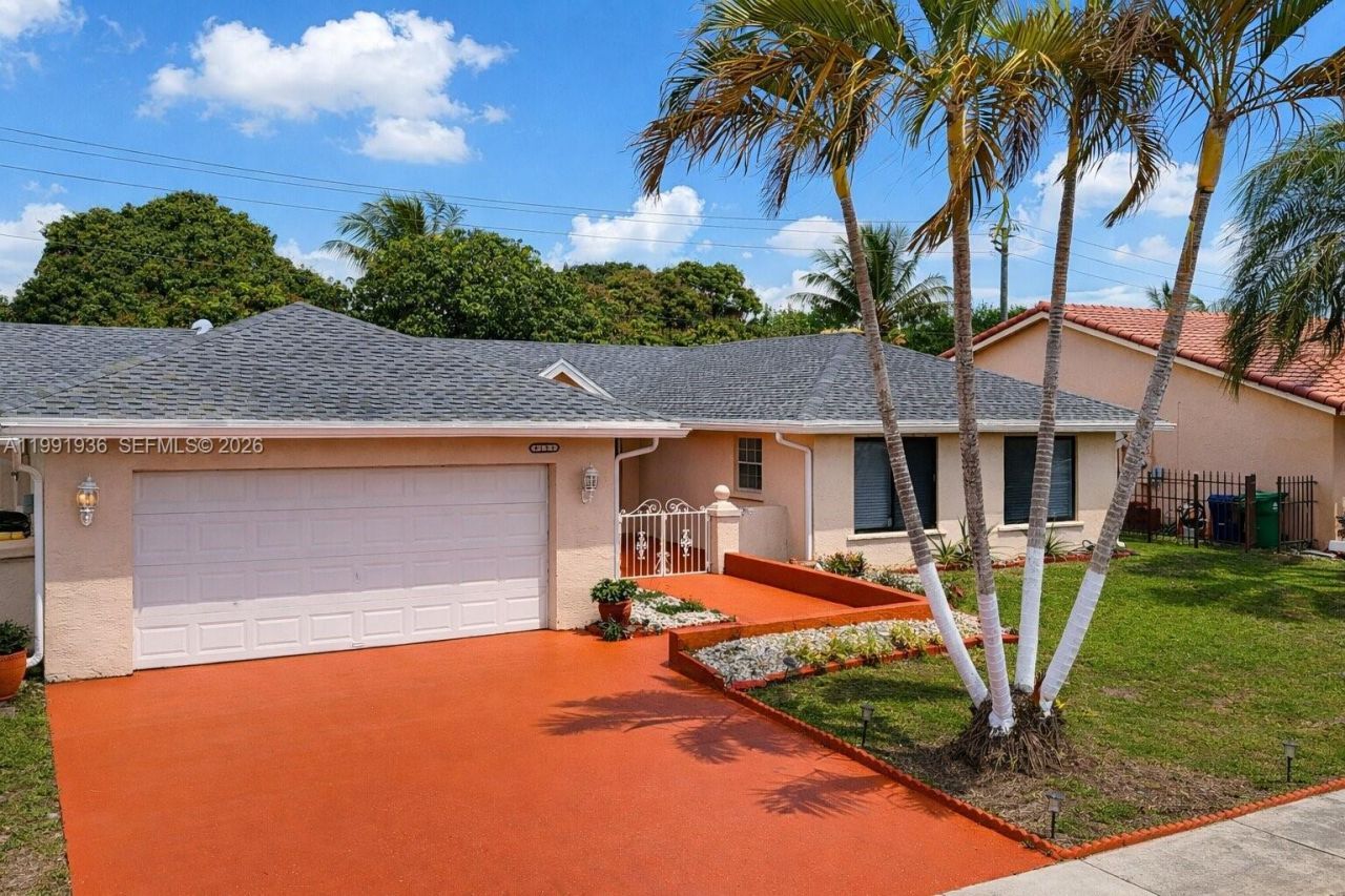 9131 N Lake Miramar Cir , Miramar, FL 33025 Photo